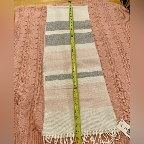 New CEJON Ivory Pink Gray Shimmer SCARF Winter Fringe C40625 - Picture 8 of 9